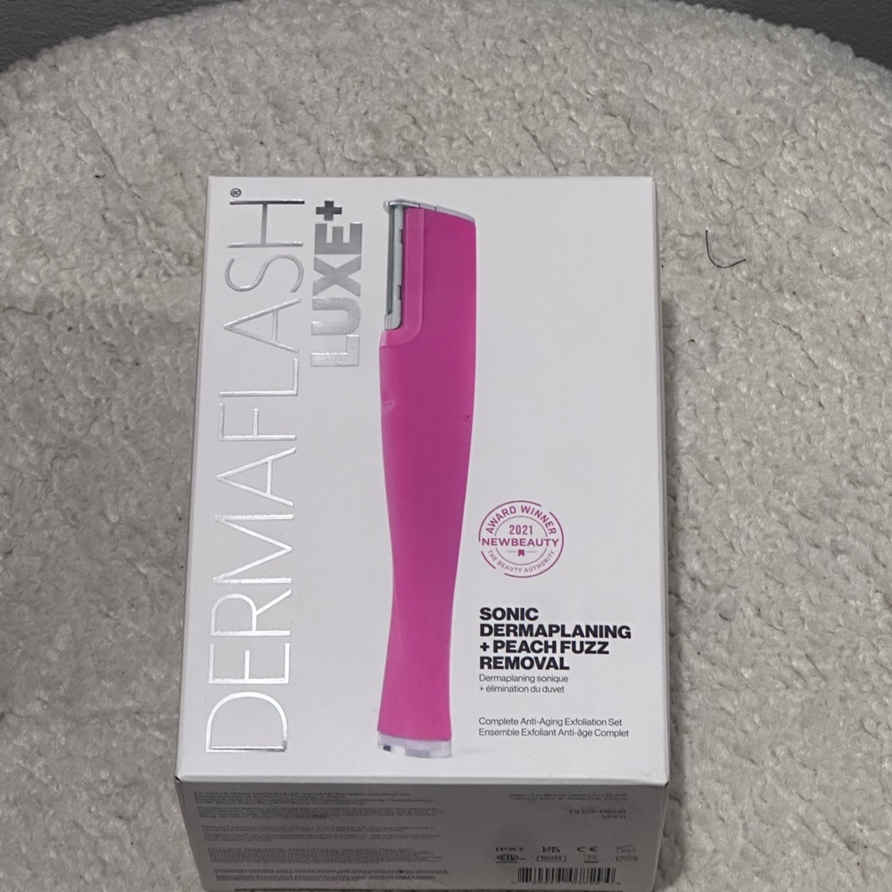 DERMAFLASH LUXE+ Pink Sonic Dermaplaning Device